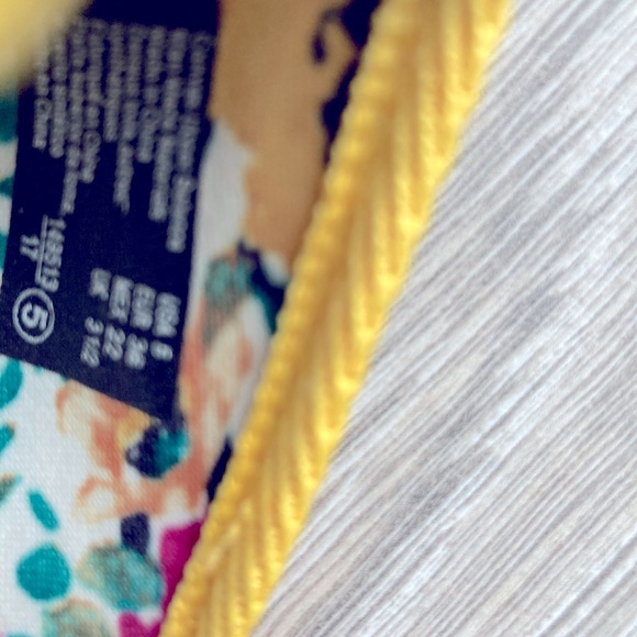 Yellow wedges w bow tie and ornament - Picture 5 of 6